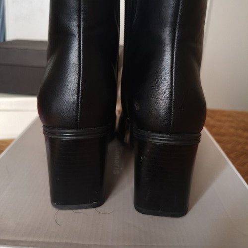 Tamaris black leather ankle boots size 40 with box