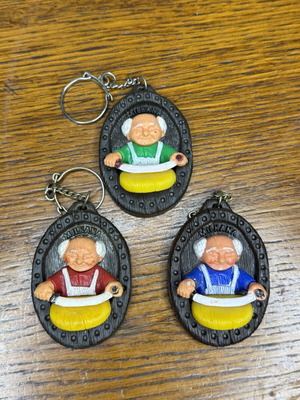 Vintage keychain set used, pack of 3