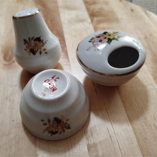 Porcelain set salt, pepper, oregano like new, 3 pieces