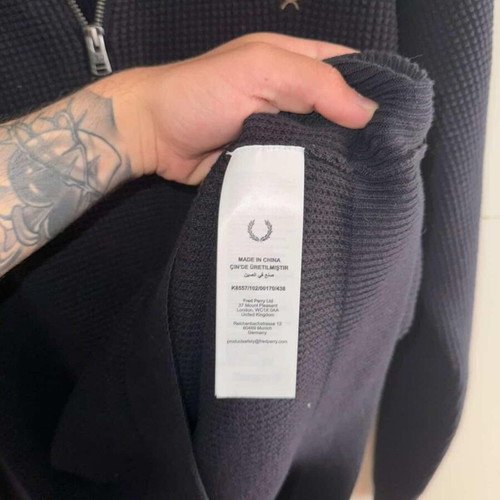 Fred Perry long-sleeve black sweater like new, size Medium