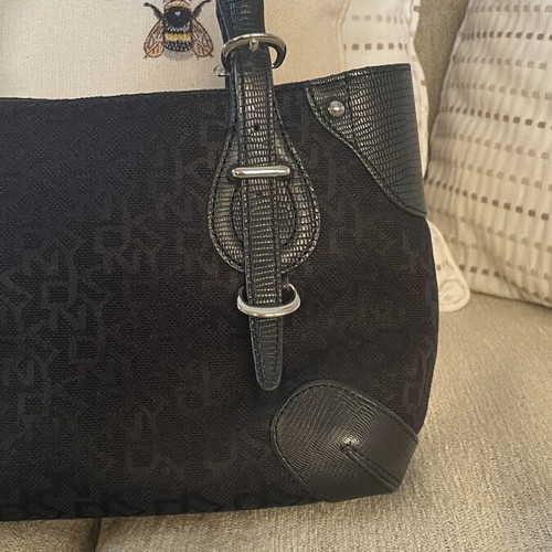 DKNY handbag black like new, elegant and easy to carry