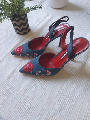 Jean pumps new with floral embroidery, size 39