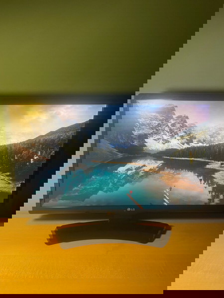 Продава се телевизор/монитор LG 22'' - Модел 22MT49VF-PZ