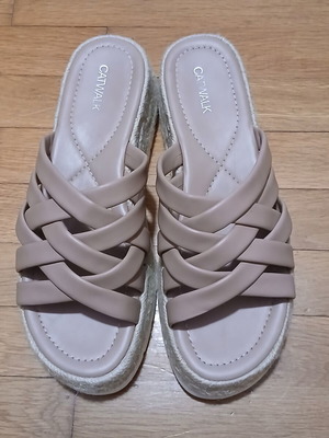 Catwalk flatform sandals size 41 used, beige