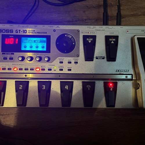 Boss GT-10 guitar processor like new with soft case