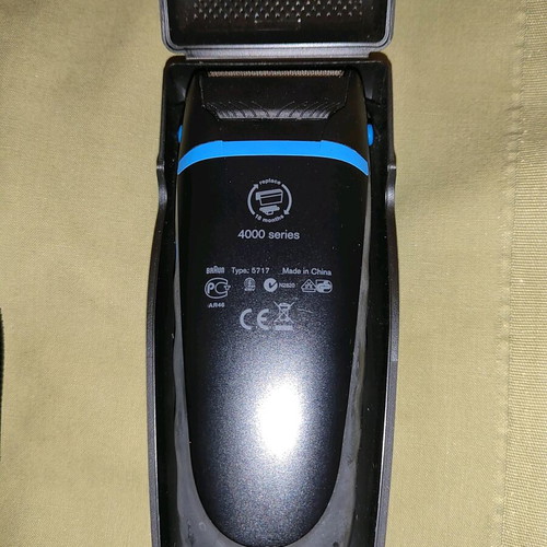 Braun shaver used with case and power cord
