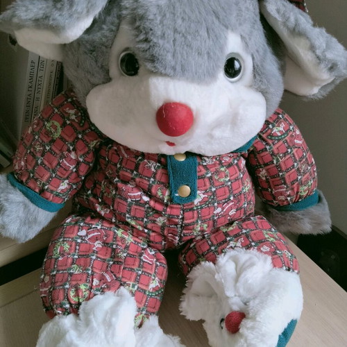 Large stuffed animal like new, ideal for play and decoration
