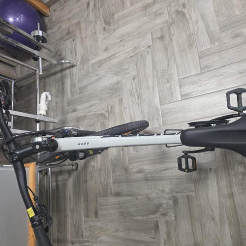 City and trekking bicycle, silver, disc brakes, front suspension, men's