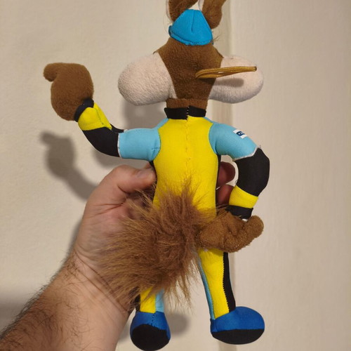 Famosa Warner Bros Wile E. Coyote Racer Driver F1 Pilot 1990s collectible plush like new 33cm