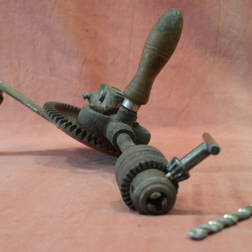 Hand drill tool USA easy to use period 1940-1950 (65 euros).