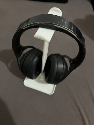 Headphone stand like new, white color