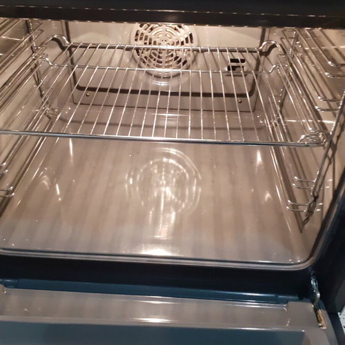 Pitsos PHCB123K29 electric stove like new with trays