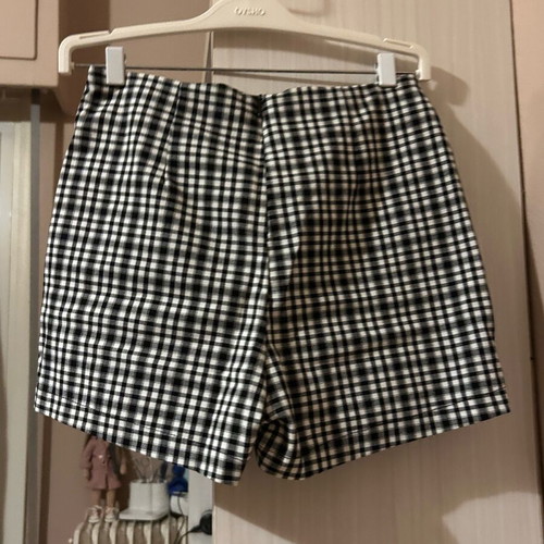 Skort checkered shorts skirt Bershka like new, black and white, XS