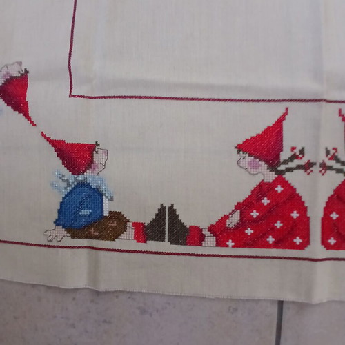 Handmade embroidery 70×70 cm