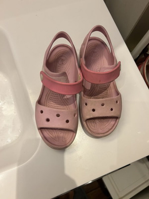 Crocs pink sandals like new, sizes 33-34