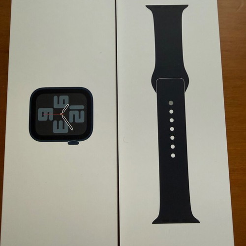 Apple Watch SE Aluminium 44mm like new, waterproof with heart rate monitor