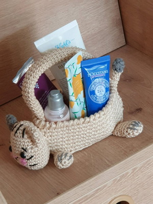 Handmade beige cat woven basket new