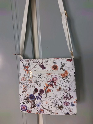 Floral summer shoulder bag like new, multicolored