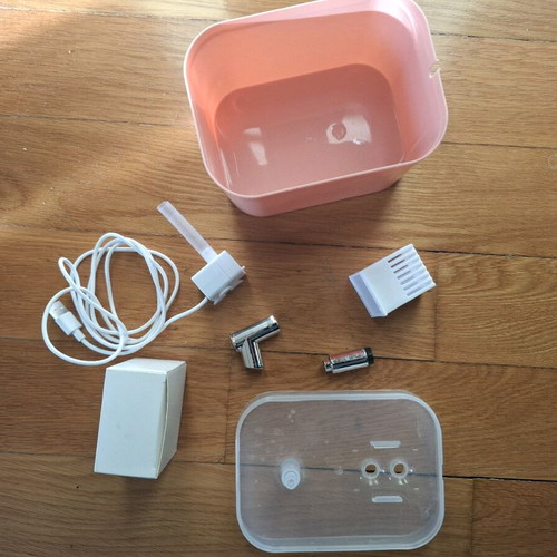 Pet water fountain like new with USB cable and filter