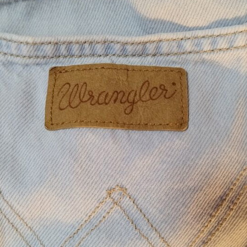 Wrangler Comfy Mom denim shorts, ice blue, W28