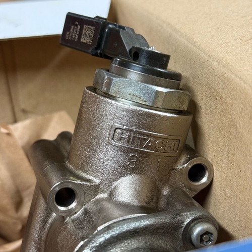 VW Golf GTI mk5 high-pressure pump like new, original Hitachi