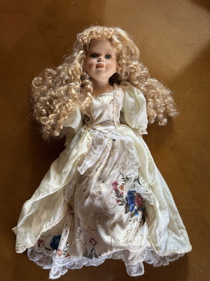 Collectible Victorian Style Porcelain Doll 40cm