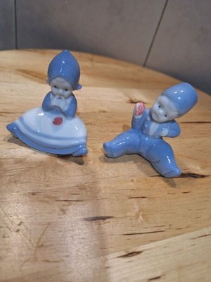 Porcelain figurine vintage Dutch boy girl set of 2 like new