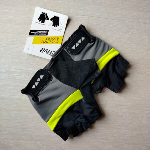 Cycling gloves new with free plastic coin holder