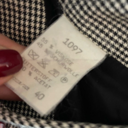 Skirt black and white checkered fabric size 40 like new