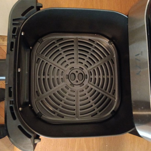 Air Fryer Izzy 6lt like new with accessories
