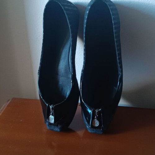 Emporio Armani ballerinas size 38 like new, black with silver details
