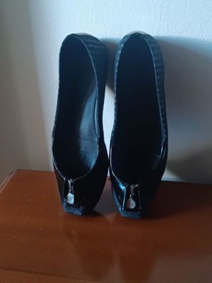 Emporio Armani ballerinas size 38 like new, black with silver details