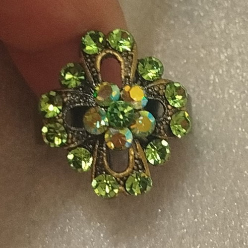 Ring used in green shade with adjustable size