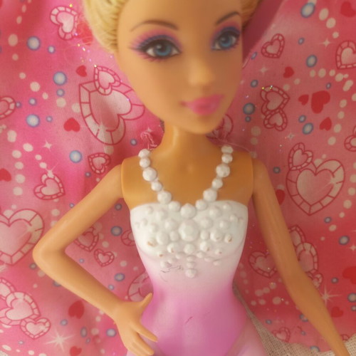 Pack of 10 small dolls with two Enchantimals and Barbie Fairytale