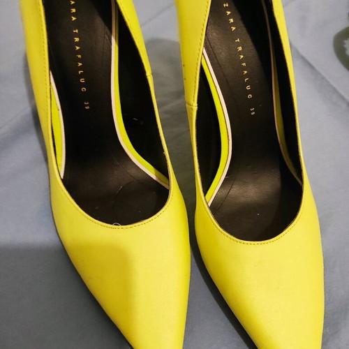 Zara Traffaluc heels size 39 fluoro yellow like new with gift bag