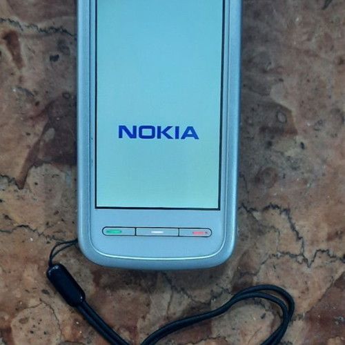 Nokia 5230 128MB white with pen and charger like new