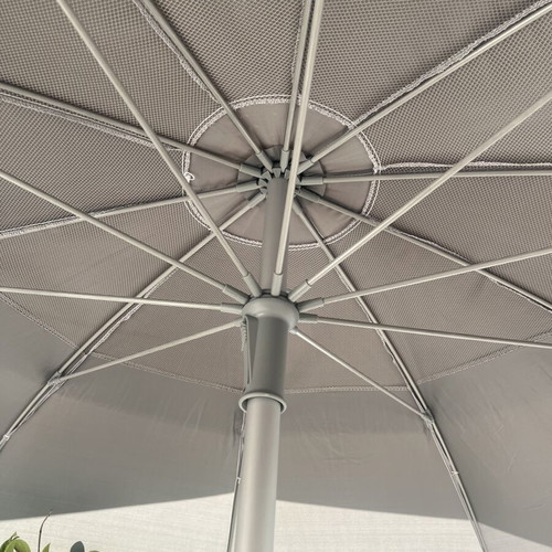 Maui & Sons umbrella like new with used Golden Fleece metal spike