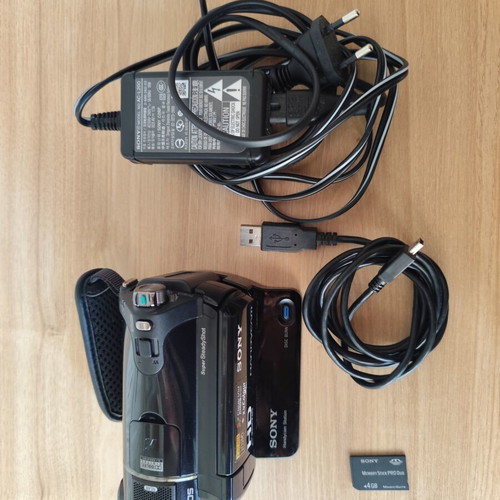 Sony Handycam HDR-CX7 camcorder like new