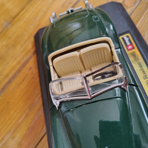 Jaguar XK120 Roadster 1948 die-cast model used, 1:24 scale