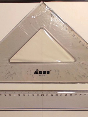 Geometric tools: isosceles triangle 45°-90°-45° and 40cm ruler