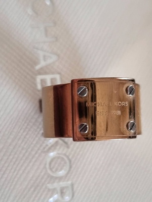 Michael Kors ring used, gold color, size 6