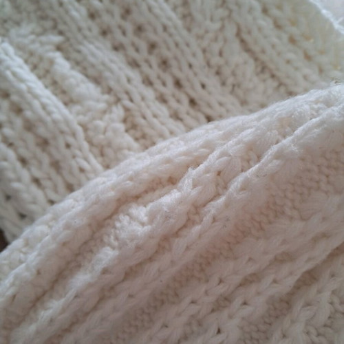 Knitted set hat and oversized scarf used, off white