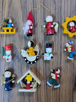 Skip Christmas ornaments used, set of 18 wooden