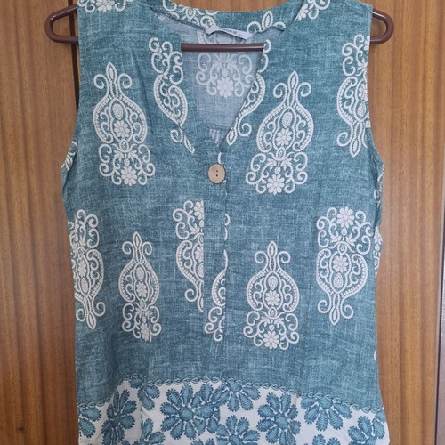 Yookie sleeveless blouse M/L with ethnic design like new, multicolor
