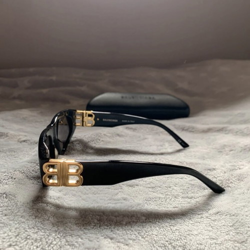Balenciaga sunglasses like new