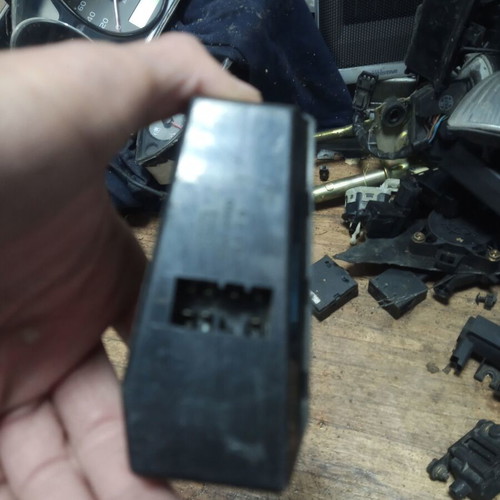 Window button for Hyundai Coupe used, 93580-27000