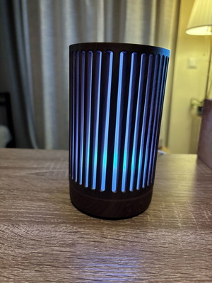 Humidifier and essential oil diffuser like new with 7-color LED light