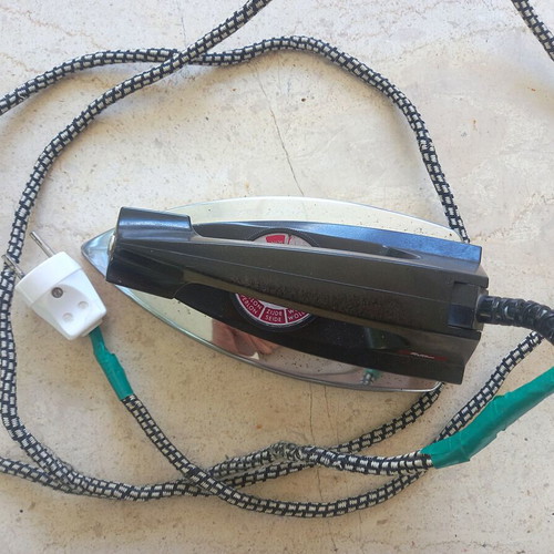 Vintage Ruton iron used, model R02108RU, made in Holland