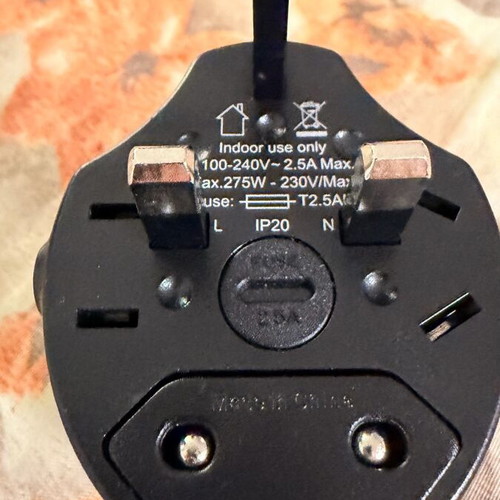 Universal travel adapter like new