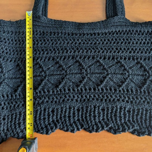 Benetton wool crop top black like new, size Medium